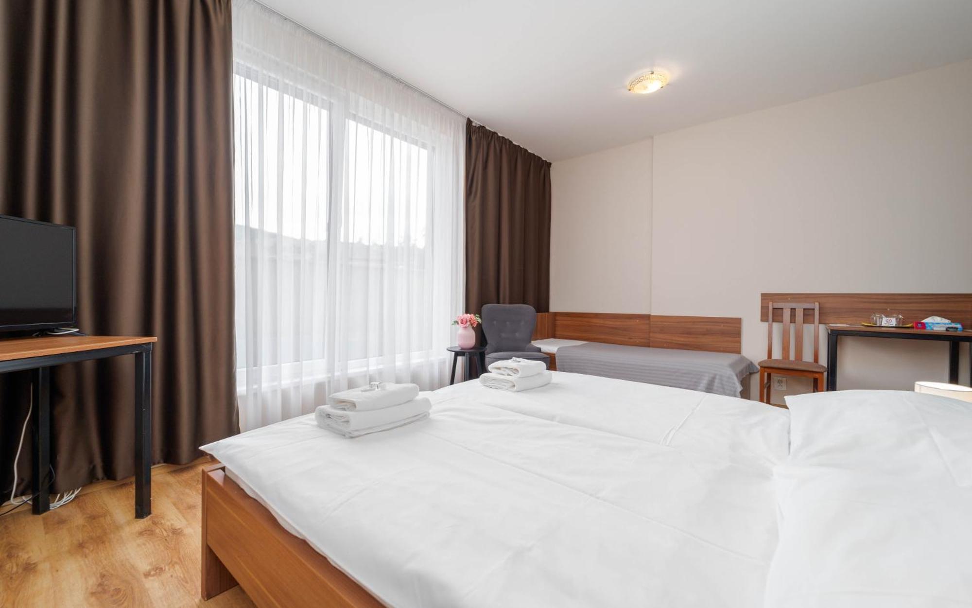 Hotel Aréna Brumov Buitenkant foto