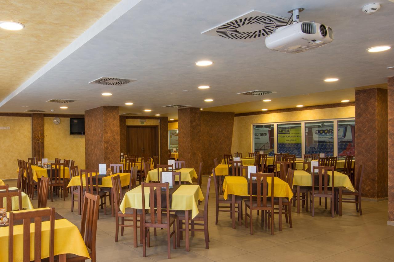 Hotel Aréna Brumov Buitenkant foto