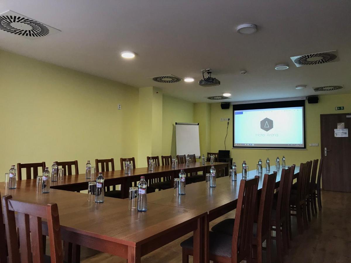 Hotel Aréna Brumov Buitenkant foto